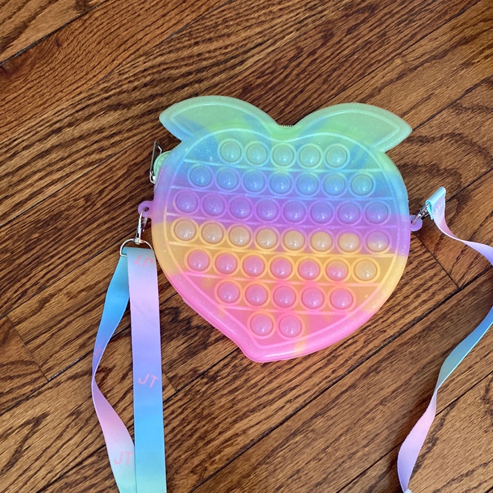 Pop it purse/bag from Amazon had it for a couple weeks but deciding to sell it!